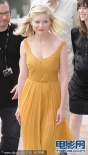 克尔斯滕·邓斯特黄裙亮相 优雅出场大秀事业线