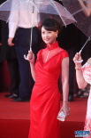 周海媚红色旗袍惊艳亮相 复古盘发尽显成熟妩媚