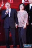 吳宇森與夫人紅毯大秀恩愛 稱下雨會更浪漫