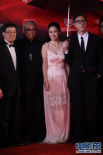 《窃听风云2》剧组齐聚红毯 黄奕笑容甜美