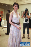 “高妹”梁詠琪端莊優(yōu)雅 復(fù)古長裙大秀美背