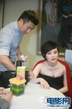 大腕李冰冰补妆拒绝拍照 任贤齐补妆笑呵呵