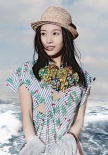 王子文长发飘飘拍夏日写真 清凉之风迎面袭来