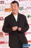 顧長衛(wèi)幽默亮相傳媒大獎 黑色休閑西裝更顯親和