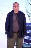 高群书为《无底洞》颁最佳编剧奖 江涛上台领奖
