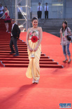 《星期五殺手》劇組亮相 女主角紅毯面帶羞澀