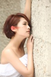 楊丞琳短發(fā)白裙新造型顯女人味 曬紅妝引領(lǐng)潮流