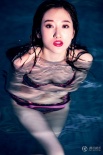 張舒媛拍攝水中清涼大片 性感美人魚(yú)演繹誘惑