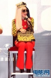 Lady Gaga豹纹装亮相亲和力十足 承诺即将开唱