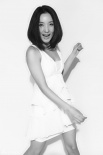 王妍蘇拍攝純凈黑白寫真 清爽迷人笑容甜美
