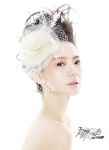 戚薇拍夏日白色純凈寫真 無懈可擊展現(xiàn)柔美