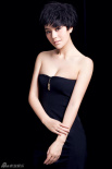 美女主播嘉妮拍雜志大片 短發(fā)干練大秀事業(yè)線