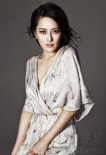 孟廣美拍寫真盡顯熟女氣質(zhì) 眼神冷艷魅惑十足