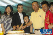 杨子女儿首度亮相 黄圣依避免被指炒作而缺席