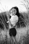 小斯琴高娃黑白写真曝光 演绎清纯魅惑两种风格