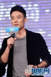 李光潔攜陶虹亮相時(shí)尚活動(dòng) 剃掉胡須顯男士魅力