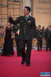 《飛天》劇組亮相紅毯 李幼斌著軍裝氣勢(shì)足