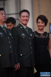 《飛天》劇組亮相紅毯 李幼斌著軍裝氣勢(shì)足