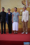奚美娟笑容慈祥登上紅毯 改良中式服裝優(yōu)雅大方
