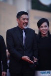 周润发夫妇携手亮相红毯 手挽手彰显默契十足