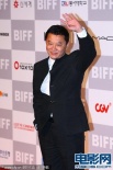 程小東亮相釜山 代表《白蛇傳說》劇組走紅毯