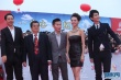 《第一大总统》剧组全体亮相 刘劲热情挥手致意