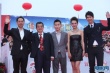 《第一大总统》剧组全体亮相 刘劲热情挥手致意