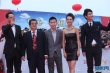 《第一大总统》剧组全体亮相 刘劲热情挥手致意
