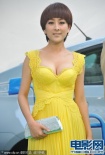 中日合拍“明日之愛(ài)”亮相 馬蘇嬌艷黃裙秀乳溝