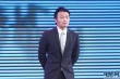 謝霆鋒西服筆挺帥氣登臺 為最佳男主角頒獎