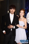 許瑋寧短裙性感亮相 賀軍翔受邀參加selina婚禮