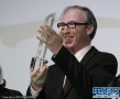 《无法触碰》获樱花大奖 法国大使馆官员代领奖