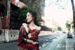霍思燕紐約街頭變美妝達(dá)人 笑靨如花小秀香肩