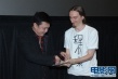 外國(guó)粉絲自制T恤追捧程小東 《白蛇傳說(shuō)》引爆笑
