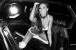 瓦伦尼卡拍黑白映像写真 车中撩人姿势秀丰胸