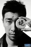 王千源拍老男孩风格写真 硬朗质感显熟男魅力