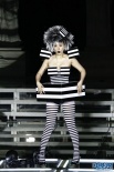 《东成西就2011》黄奕雷过GaGa 爆乳大跳机械舞