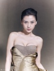 Angelababy演绎百变女王 妆容精致秀白嫩美腿