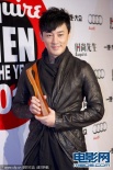 “时尚先生”邓超获奖晒甜蜜 霍思燕低胸秀雪背