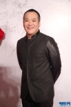 寧浩攜《黃金大劫案》劇組亮相 拍賣金磚獻(xiàn)愛(ài)心