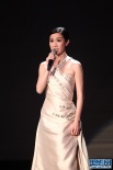 佘詩(shī)曼助拍“倩女幽魂”戲服 現(xiàn)場(chǎng)講解感動(dòng)全場(chǎng)