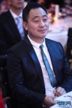 電影網(wǎng)副總經(jīng)理梁龍飛現(xiàn)身晚宴 參與競拍傳愛心