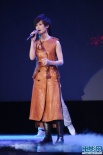 李宇春深情獻(xiàn)唱助慈善拍賣 歌聲演繹愛心情懷