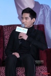 《天生一對(duì)》上海首映 ELLA、周渝民打情罵俏
