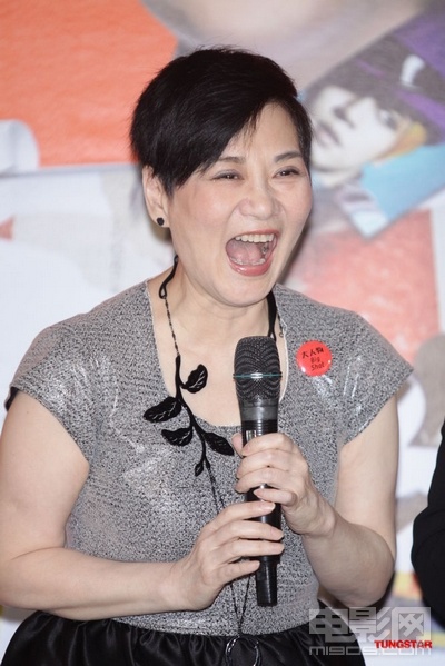 张小燕开怀大笑