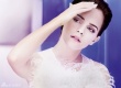 “全球最美脸蛋”艾玛拍写真 粉唇娇嫩电眼勾人