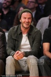 貝克漢姆看NBA比賽大秀紋身 表情不斷頻頻賣(mài)萌