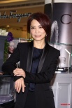安心亞秀美背性感剪彩 翁滋蔓抹胸白裙露乳溝