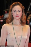 電影《影子舞者》首映 安德麗亞裸色長裙吸睛