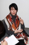 袁咏仪便装素颜美人依旧 鼓励90后追逐梦想